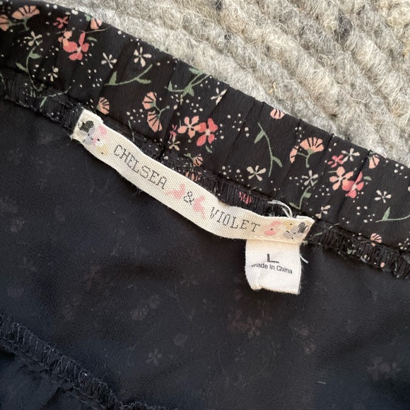 EUC Chelsea & Violet Black Dainty Floral Skirt sz Large - Picture 5 of 10